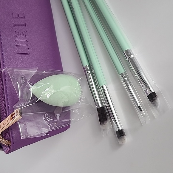 LUXIE FLORALS BRUSH SET - 5 Piece Set - Picture 2 of 12